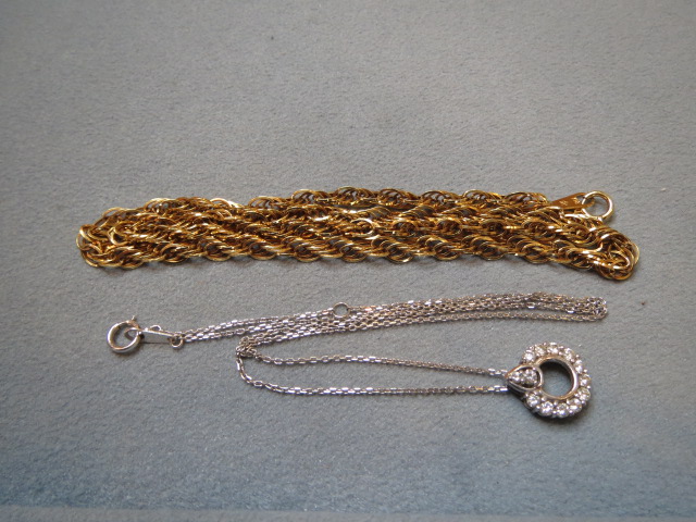 １８金地金ネックレス　プラチナ８５０ダイヤ入ペンダント