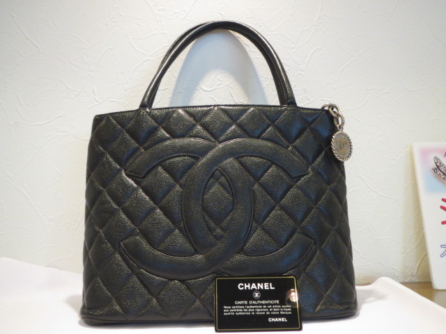 CHANEL　キャビアスキン復刻トートバッグシルバー金具